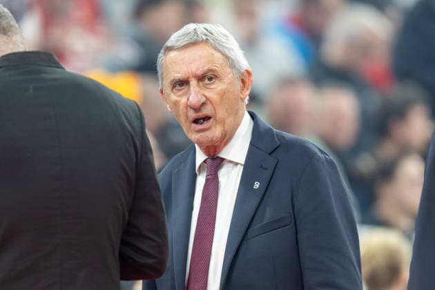 Chefcoach Svetislav Persic (FC Bayern Basketball), FC Bayern Basketball vs. Hapoel IBI Tel Aviv, EuroLeague 18. Spieltag, 23.12.2025 Muenchen Bayern Deutschland