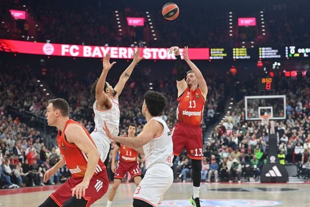 Andreas OBST (FCB),Korbwurf. Basketball Euro League,Saison 2025 2026, FC Bayern Muenchen-Hapoel Te Aviv am 23.12.2025, S A P G A R D EN