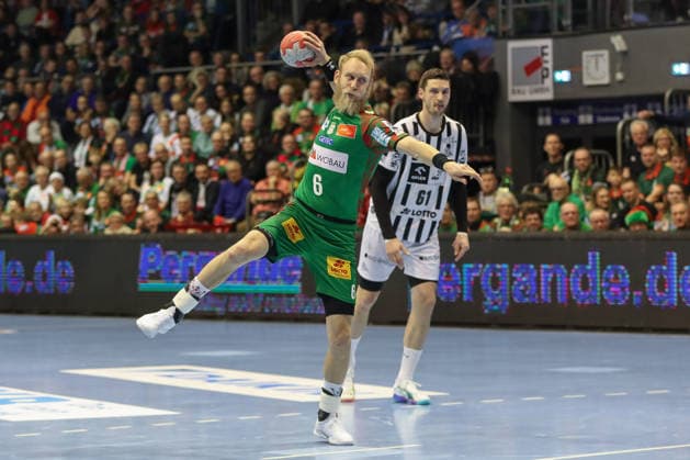 23.12.2025, xgox, Handball - Daikin HBL SC Magdeburg - THW Kiel emspor, v.l. Matthias Musche (Magdeburg, 6) beim Siebenmeter Magdeburg