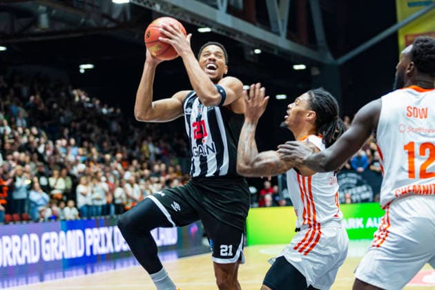23.12.2025, xomx, Basketball EuroCup, Niners Chemnitz - Besiktas JK Istanbul v.l. ANTHONY BROWN (Besiktas GAIN Istanbul) am Ball. Chemnitz