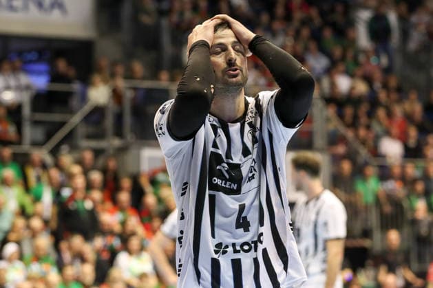 23.12.2025, xtgx, SC Magdeburg - THW Kiel v.l. Domagoj Duvnjak (Kiel, 4) enttaeuscht, schaut enttaeuscht, niedergeschlagen, disappointed Magdeburg
