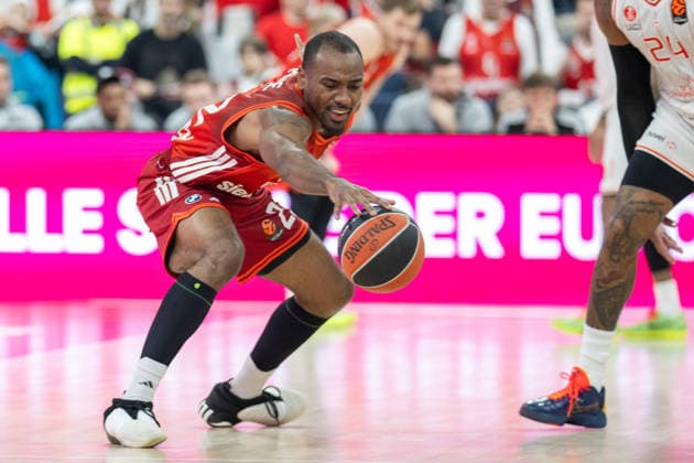 Isiaha Mike 22 (FC Bayern Basketball), FC Bayern Basketball vs. Hapoel IBI Tel Aviv, EuroLeague 18. Spieltag, 23.12.2025 Muenchen Bayern Deutschland