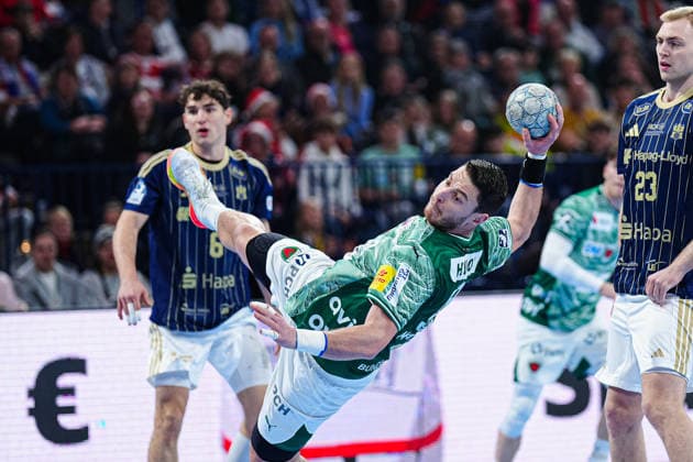 Wurf Tor Mijajlo Marsenic (Fuechse Berlin, 93) GER, Handball Verein Hamburg vs. Fuechse Berlin, Handball, 1. Bundesliga, Spieltag 24, Saison 2025 2026, 23.12.2025 GER, Handball Sport Verein Hamburg vs. Fuechse Berlin, Handball, 1. Bundesliga, Spieltag 24, Saison 2025 2026, 23.12.2025 Hamburg Copyright: xEibner-Pressefoto MarcelxvonxFehrnx EP_MFN