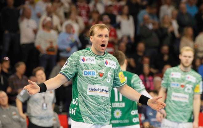 Foto : Aufregung bei Max DARJ (Füchse) Handball Herren 1. Bundesliga am Di. 23.12.2025 HSV Handball - Füchse Berlin