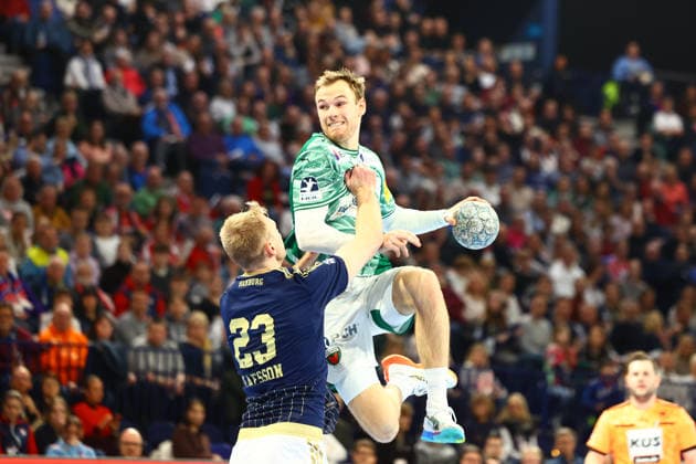 Handball I Herren I Saison 2025 2026 I Bundesliga I 24. Spieltag I HSV Hamburg - Füchse Berlin I 23.12.2025 Einar Thorsteinn Olafsson (23, HSV Hamburg) Mathias Gidsel (19, Füchse Berlin) Hamburg Barclaycard Arena Hamburg Deutschland Copyright: xLobeca RalfxHomburgx