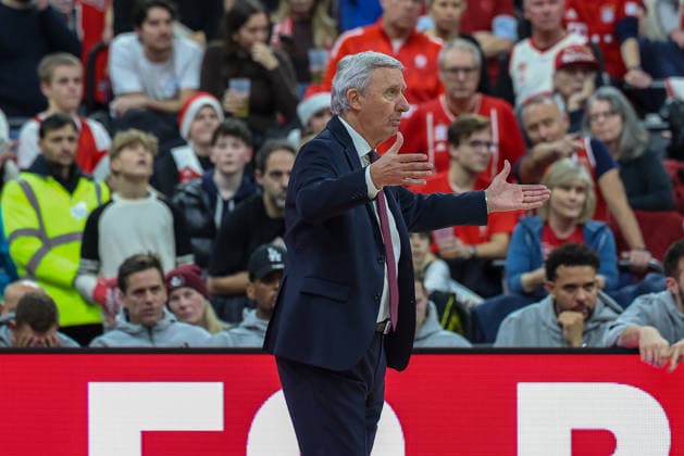 Svetislav Pesic (FC Bayern Basketball, Chef-Trainer), GER, FC Bayern Basketball vs. Hapoel Tel Aviv, Basketball, Euroleague, 18. Spieltag, Saison 2025 2026, 23.12.2025, GER, FC Bayern Basketball vs. Hapoel Tel Aviv, Basketball, Euroleague, 18. Spieltag, Saison 2025 2026, 23.12.2025 Muenchen Copyright: xEibner-Pressefoto JennixMaulx EP_JML