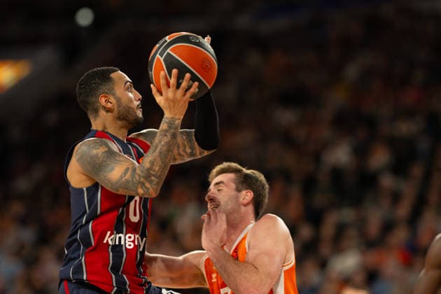 EuroLeague Round 18 Markus Howards Kosner Baskonia Vitoria Gasteiz seen in action during the EuroLeague Round 18 match between Valencia Basket and Kosner Baskonia Vitoria Gasteiz at Roig Arena, (Valencia ) on December 23, 2025. Copyright: xVicentexVidalxFernandezx