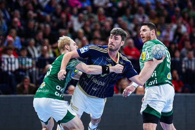Wurf Tor Jacob Lassen (Handball Verein Hamburg, 09) GER, Handball Sport Verein Hamburg vs. Fuechse Berlin, Handball, 1. Bundesliga, Spieltag 24, Saison 2025 2026, 23.12.2025 GER, Handball Sport Verein Hamburg vs. Fuechse Berlin, Handball, 1. Bundesliga, Spieltag 24, Saison 2025 2026, 23.12.2025 Hamburg Copyright: xEibner-Pressefoto MarcelxvonxFehrnx EP_MFN