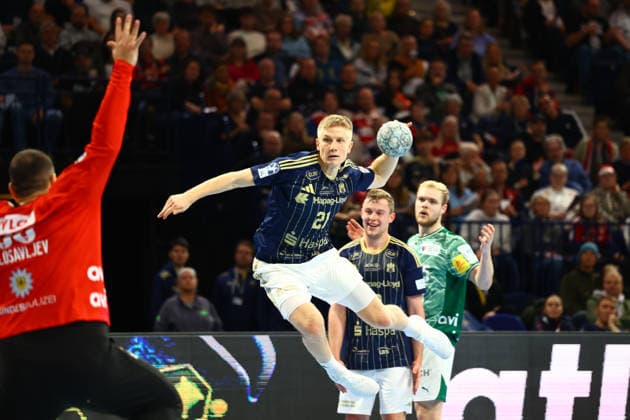 Handball I Herren I Saison 2025 2026 I Bundesliga I 24. Spieltag I HSV Hamburg - Füchse Berlin I 23.12.2025 Dejan Milosavljev (96, Füchse Berlin) Frederik Bo Andersen (21, HSV Hamburg) Hamburg Barclaycard Arena Hamburg Deutschland Copyright: xLobeca RalfxHomburgx