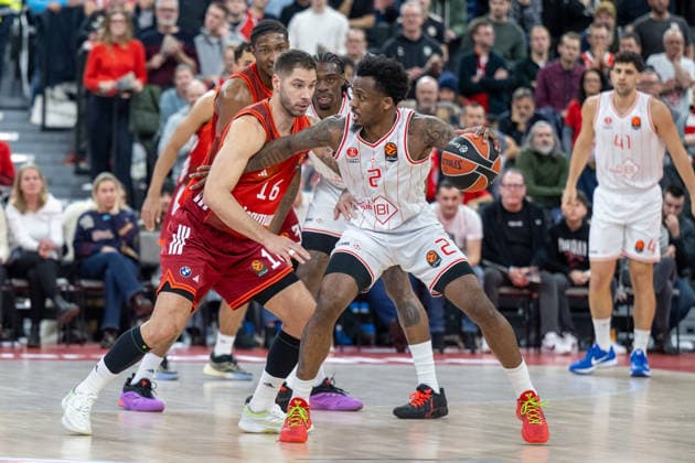 Stefan Jovic 16 (FC Bayern Basketball), Antonio Blakeney 2 (Hapoel IBI Tel Aviv), FC Bayern Basketball vs. Hapoel IBI Tel Aviv, EuroLeague 18. Spieltag, 23.12.2025 Muenchen Bayern Deutschland