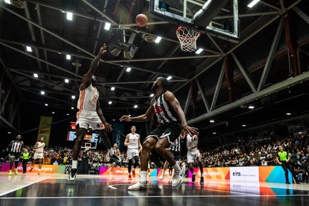 GER, BKT EuroCup, Saison 2025 2026, Niners Chemnitz - Besiktas GAIN Istanbul. 23.12.2025, Messe, Chemnitz, GER, BKT EuroCup, Saison 2025 2026, Niners Chemnitz - Besiktas GAIN Istanbul. Amadou Sow (Niners Chemnitz, 12) Foto Alexander Trienitz Chemnitz Messe Sachsen Deutschland