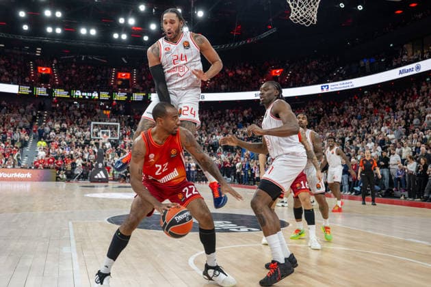 Ish Wainright 24 (Hapoel IBI Tel Aviv), Isiaha Mike 22 (FC Bayern Basketball), Tai Odiase 21 (Hapoel IBI Tel Aviv), FC Bayern Basketball vs. Hapoel IBI Tel Aviv, EuroLeague 18. Spieltag, 23.12.2025 Muenchen Bayern Deutschland