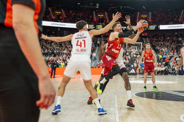 Tomer Ginat 41 (Hapoel IBI Tel Aviv), Andreas Obst 13 (FC Bayern Basketball), FC Bayern Basketball vs. Hapoel IBI Tel Aviv, EuroLeague 18. Spieltag, 23.12.2025 Muenchen Bayern Deutschland