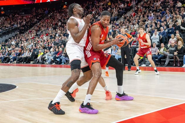 Tai Odiase 21 (Hapoel IBI Tel Aviv), David Mccormack 33 (FC Bayern Basketball), FC Bayern Basketball vs. Hapoel IBI Tel Aviv, EuroLeague 18. Spieltag, 23.12.2025 Muenchen Bayern Deutschland