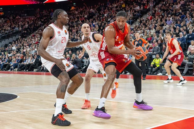 Tai Odiase 21 (Hapoel IBI Tel Aviv), Guy Palatin 9 (Hapoel IBI Tel Aviv), David Mccormack 33 (FC Bayern Basketball), FC Bayern Basketball vs. Hapoel IBI Tel Aviv, EuroLeague 18. Spieltag, 23.12.2025 Muenchen Bayern Deutschland