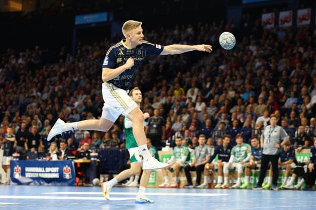 21 Frederik Bo Andersen (Handball Verein Hamburg) Handball I Herren I Bundesliga (Daikin HBL) I Saison 2025-2026 I 24. Spieltag I Handball Sport Verein Hamburg - Füchse Berlin I 23.12.2025 I Barclays Arena