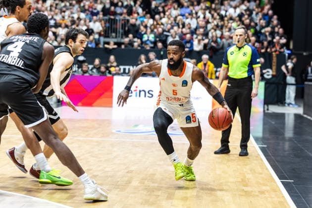 GER, BKT EuroCup, Saison 2025 2026, Niners Chemnitz - Besiktas GAIN Istanbul. 23.12.2025, Messe, Chemnitz, GER, BKT EuroCup, Saison 2025 2026, Niners Chemnitz - Besiktas GAIN Istanbul. Corey Davis Jr. (Niners Chemnitz, 5) Foto Alexander Trienitz Chemnitz Messe Sachsen Deutschland