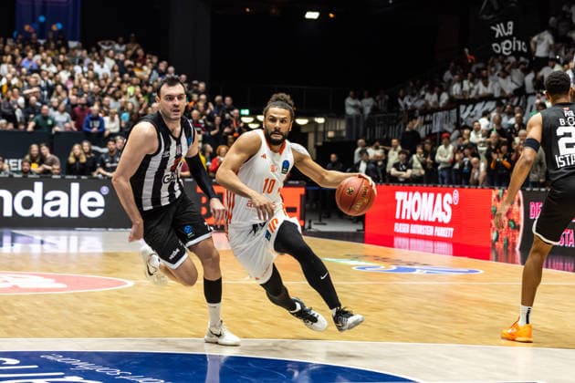GER, BKT EuroCup, Saison 2025 2026, Niners Chemnitz - Besiktas GAIN Istanbul. 23.12.2025, Messe, Chemnitz, GER, BKT EuroCup, Saison 2025 2026, Niners Chemnitz - Besiktas GAIN Istanbul. Kaza Kajami-Keane (Niners Chemnitz, 10) Foto Alexander Trienitz Chemnitz Messe Sachsen Deutschland