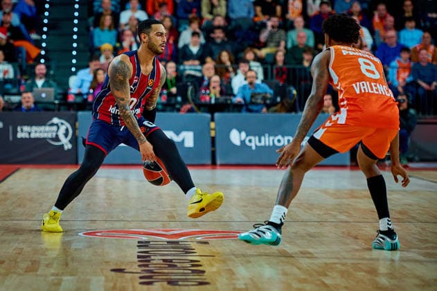 December 23, 2025, Valencia, Spain: Markus Howard of Kosner Baskonia Vitoria-Gasteiz and Jean Montero of Valencia Basket seen in action during the EuroLeague Basketball regular season gameday 18, between Valencia Basket (ESP) and Kosner Baskonia Vitoria-Gasteiz (ESP) at Roig Arena. Final scores: Valencia Basket 91-81 Kosner Baskonia Valencia Spain - ZUMAs197 20251223_aaa_s197_086 Copyright: xDavidxPastorxAndresx