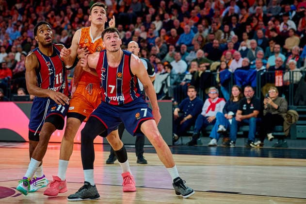 December 23, 2025, Valencia, Spain: Trent Forrest and Rodions Kurucs of Kosner Baskonia Vitoria-Gasteiz and Jaime Pradilla of Valencia Basket seen in action during the EuroLeague Basketball regular season gameday 18, between Valencia Basket (ESP) and Kosner Baskonia Vitoria-Gasteiz (ESP) at Roig Arena. Final scores: Valencia Basket 91-81 Kosner Baskonia Valencia Spain - ZUMAs197 20251223_aaa_s197_097 Copyright: xDavidxPastorxAndresx