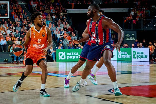 December 23, 2025, Valencia, Spain: Jean Montero of Valencia Basket and Eugene Omoruyi of Kosner Baskonia Vitoria-Gasteiz in action during the EuroLeague Basketball regular season gameday 18, between Valencia Basket (ESP) and Kosner Baskonia Vitoria-Gasteiz (ESP) at Roig Arena. Final scores: Valencia Basket 91-81 Kosner Baskonia Valencia Spain - ZUMAs197 20251223_aaa_s197_124 Copyright: xDavidxPastorxAndresx