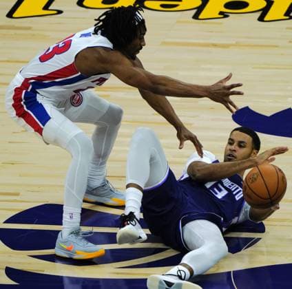(251224) -- SACRAMENTO, Dec. 24, 2025 -- Keegan Murray (R) of Sacramento Kings competes during the 2025-2026 NBA, Basketball Herren, USA regular season match between Detroit Pistons and Sacramento Kings in Sacramento, the United States, on Dec. 23, 2025. ) (SP)U.S.-SACRAMENTO-BASKETBALL-NBA-KINGS VS PISTONS WuxXiaoling 
