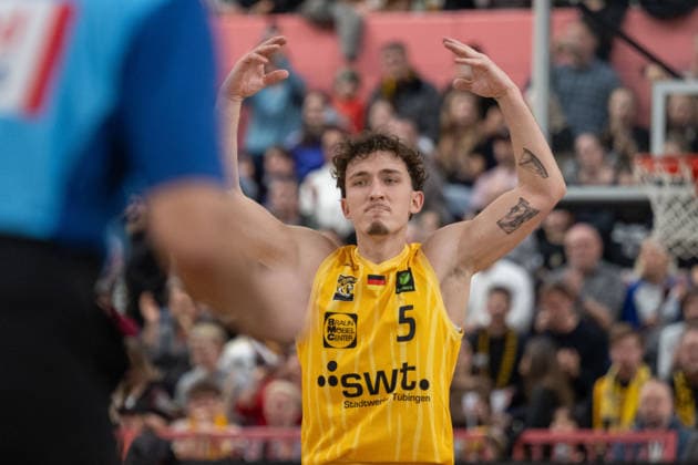 Kaya Bayram (Tigers Tuebingen 05) bejubelt seinen Korb. GER, Tigers Tuebingen vs. Artland Dragons Quakenbrueck, Basketball, Herren, Barmer 2. Basketball Bundesliga, ProA, 14. Spieltag, Spielzeit 2025 2026, 23.12.2025, GER, Tigers Tuebingen vs. Artland Dragons Quakenbrueck, Basketball, Herren, Barmer 2. Basketball Bundesliga, ProA, 14. Spieltag, Spielzeit 2025 2026, 23.12.2025 Tuebingen Copyright: xEibner-Pressefoto WolfgangxFrankx EP_WFK