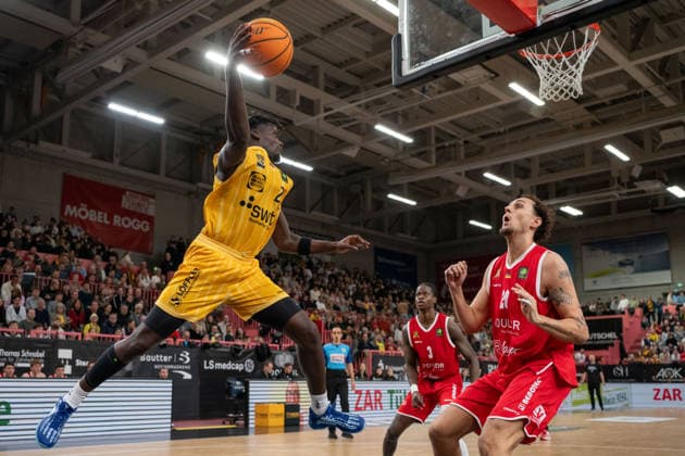 v.li. Melkisedek Moreaux (Tigers Tuebingen 23), Linus Ruf (Artland Dragons, 20) GER, Tigers Tuebingen vs. Artland Dragons Quakenbrueck, Basketball, Herren, Barmer 2. Basketball Bundesliga, ProA, 14. Spieltag, Spielzeit 2025 2026, 23.12.2025, GER, Tigers Tuebingen vs. Artland Dragons Quakenbrueck, Basketball, Herren, Barmer 2. Basketball Bundesliga, ProA, 14. Spieltag, Spielzeit 2025 2026, 23.12.2025 Tuebingen Copyright: xEibner-Pressefoto WolfgangxFrankx EP_WFK