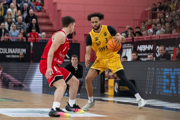 v.li. Dominik Dolic (Artland Dragons, 08), Miles Tention (Tigers Tuebingen 03) GER, Tigers Tuebingen vs. Artland Dragons Quakenbrueck, Basketball, Herren, Barmer 2. Basketball Bundesliga, ProA, 14. Spieltag, Spielzeit 2025 2026, 23.12.2025, GER, Tigers Tuebingen vs. Artland Dragons Quakenbrueck, Basketball, Herren, Barmer 2. Basketball Bundesliga, ProA, 14. Spieltag, Spielzeit 2025 2026, 23.12.2025 Tuebingen Copyright: xEibner-Pressefoto WolfgangxFrankx EP_WFK