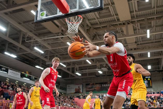 Dejan Bruce (Artland Dragons, 13) GER, Tigers Tuebingen vs. Artland Dragons Quakenbrueck, Basketball, Herren, Barmer 2. Basketball Bundesliga, ProA, 14. Spieltag, Spielzeit 2025 2026, 23.12.2025, GER, Tigers Tuebingen vs. Artland Dragons Quakenbrueck, Basketball, Herren, Barmer 2. Basketball Bundesliga, ProA, 14. Spieltag, Spielzeit 2025 2026, 23.12.2025 Tuebingen Copyright: xEibner-Pressefoto WolfgangxFrankx EP_WFK