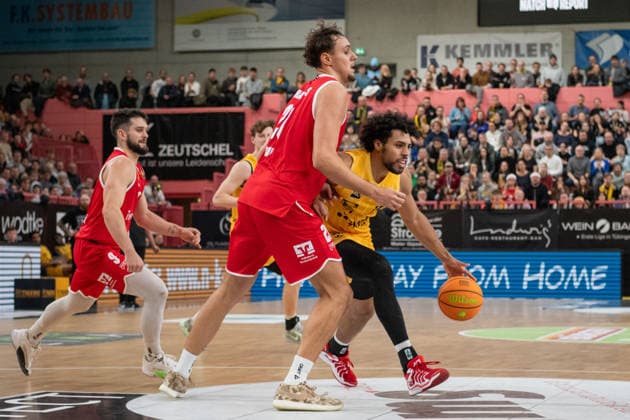v.li. Linus Ruf (Artland Dragons, 20), Patrick Emilien (Tigers Tuebingen 15) GER, Tigers Tuebingen vs. Artland Dragons Quakenbrueck, Basketball, Herren, Barmer 2. Basketball Bundesliga, ProA, 14. Spieltag, Spielzeit 2025 2026, 23.12.2025, GER, Tigers Tuebingen vs. Artland Dragons Quakenbrueck, Basketball, Herren, Barmer 2. Basketball Bundesliga, ProA, 14. Spieltag, Spielzeit 2025 2026, 23.12.2025 Tuebingen Copyright: xEibner-Pressefoto WolfgangxFrankx EP_WFK