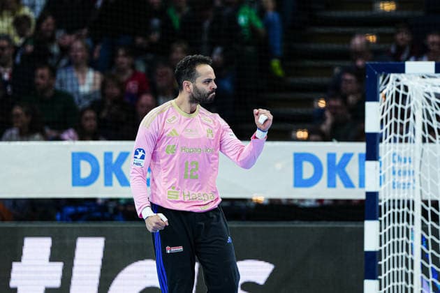Jubel nach Parade Mohamed El-Tayar (Handball Verein Hamburg, 12) GER, Handball Sport Verein Hamburg vs. Fuechse Berlin, Handball, 1. Bundesliga, Spieltag 24, Saison 2025 2026, 23.12.2025 GER, Handball Sport Verein Hamburg vs. Fuechse Berlin, Handball, 1. Bundesliga, Spieltag 24, Saison 2025 2026, 23.12.2025 Hamburg Copyright: xEibner-Pressefoto MarcelxvonxFehrnx EP_MFN
