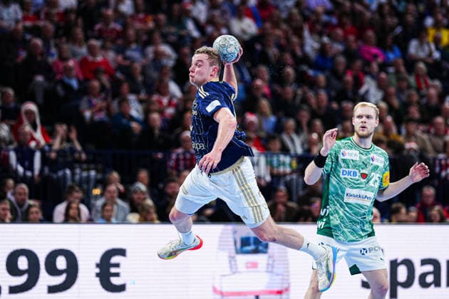 Wurf Tor Moritz Sauter (Handball Verein Hamburg, 33) GER, Handball Sport Verein Hamburg vs. Fuechse Berlin, Handball, 1. Bundesliga, Spieltag 24, Saison 2025 2026, 23.12.2025 GER, Handball Sport Verein Hamburg vs. Fuechse Berlin, Handball, 1. Bundesliga, Spieltag 24, Saison 2025 2026, 23.12.2025 Hamburg Copyright: xEibner-Pressefoto MarcelxvonxFehrnx EP_MFN