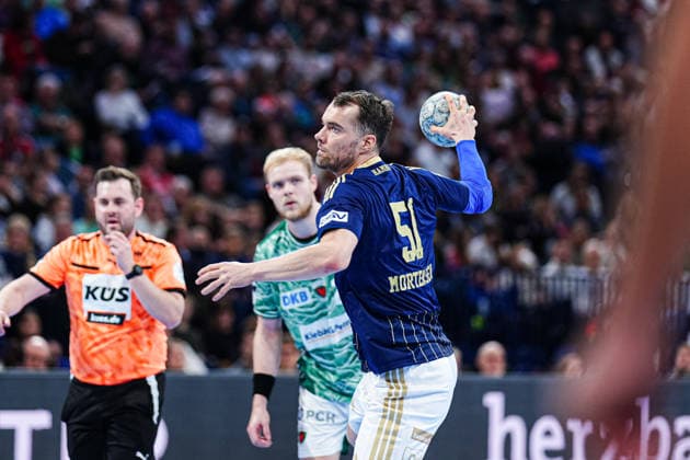 7 Meter Wurf Tor Casper U. Mortensen (Handball Verein Hamburg, 51) GER, Handball Sport Verein Hamburg vs. Fuechse Berlin, Handball, 1. Bundesliga, Spieltag 24, Saison 2025 2026, 23.12.2025 GER, Handball Sport Verein Hamburg vs. Fuechse Berlin, Handball, 1. Bundesliga, Spieltag 24, Saison 2025 2026, 23.12.2025 Hamburg Copyright: xEibner-Pressefoto MarcelxvonxFehrnx EP_MFN