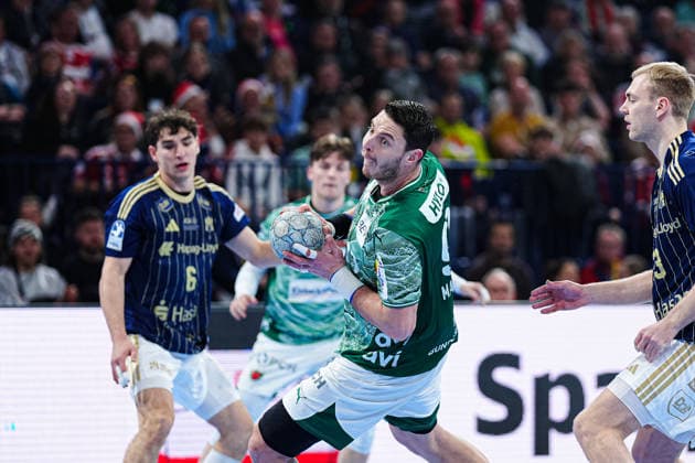 Wurf Tor Mijajlo Marsenic (Fuechse Berlin, 93) GER, Handball Verein Hamburg vs. Fuechse Berlin, Handball, 1. Bundesliga, Spieltag 24, Saison 2025 2026, 23.12.2025 GER, Handball Sport Verein Hamburg vs. Fuechse Berlin, Handball, 1. Bundesliga, Spieltag 24, Saison 2025 2026, 23.12.2025 Hamburg Copyright: xEibner-Pressefoto MarcelxvonxFehrnx EP_MFN