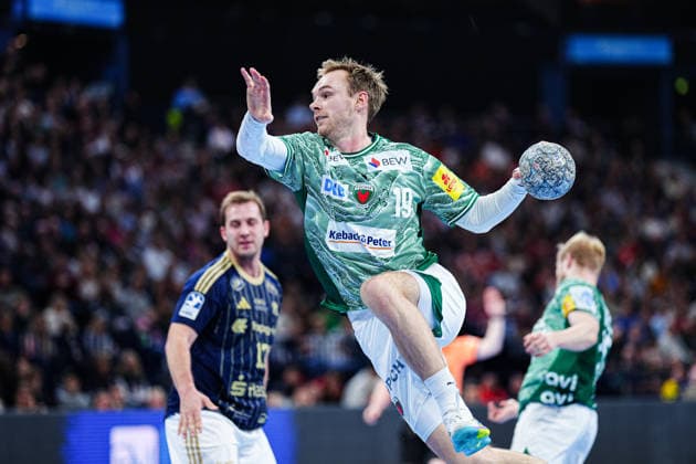 Wurf Tor Mathias Gidsel (Fuechse Berlin, 19) GER, Handball Verein Hamburg vs. Fuechse Berlin, Handball, 1. Bundesliga, Spieltag 24, Saison 2025 2026, 23.12.2025 GER, Handball Sport Verein Hamburg vs. Fuechse Berlin, Handball, 1. Bundesliga, Spieltag 24, Saison 2025 2026, 23.12.2025 Hamburg Copyright: xEibner-Pressefoto MarcelxvonxFehrnx EP_MFN