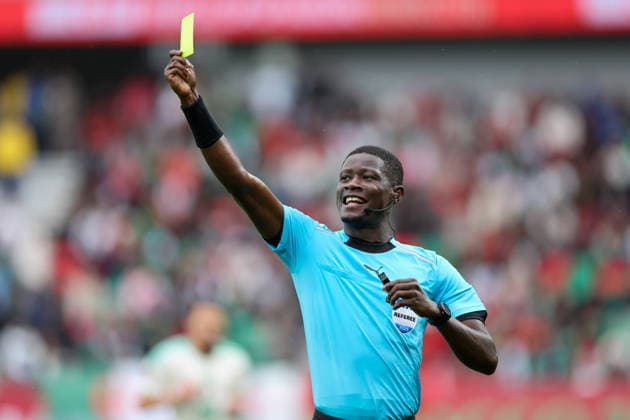 TotalEnergies CAF AFCON Morocco 2025 - Algeria- Sudan - Stade Princes Moulay El Hassan - Rabat Pierre Ghislain Atcho shows a yellow card during the Africa Cup of Nations (CAN) 2025 Group E football match between Algeria and Sudan at the Stade Prince Moulay EL Hassan in Rabat on December 24, 2025. Copyright: xloulidiphotox