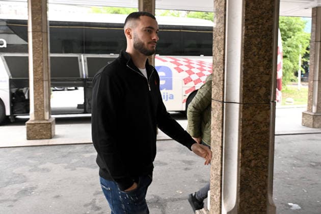 Croatia National Handball Team gather in Zagreb, Croatia Matej Svrznjak of Croatia arrive at Hotel Westin in Zagreb, Croatia, on December 26, 2025. Croatia s men™s senior handball team heads to Porec for a first phase of preparations for Men s EHF EURO 2026. In the first phase of preparations Croatia will play friendly match against North Macedonia.  MarkoxLukunic PIXSELL