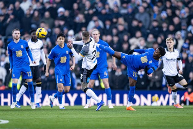26th December 2025; St Andrews, Birmingham, West Midlands, England; EFL Championship Football, Birmingham City versus Derby County; Demarai Gray of Birmingham City challenges Joe Ward of Derby County for the ball  GodfreyxPitt