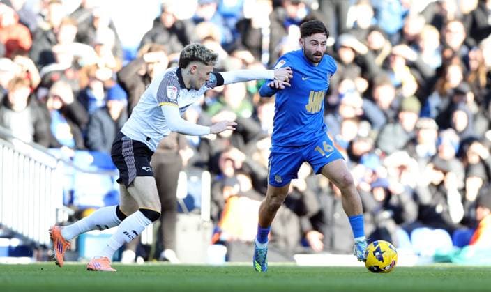 Patrick Roberts of Birmingham City and Bobby Clark of Derby County in action Birmingham City v Derby County, Sky Bet Championship, Football, St. Andrew s at Knighthead Park, Birmingham, UK - 26 Dec 2025Birmingham St. Andrew s at Knighthead Park United Kingdom EDITORIAL USE ONLY No use with unauthorised audio, video, data, fixture lists, club league logos or live services. Online in-match use limited to 120 images, no video emulation. No use in betting, games or single club league player publications.  Copyright: xKieranxMcManus Shutterstockx 16191502w