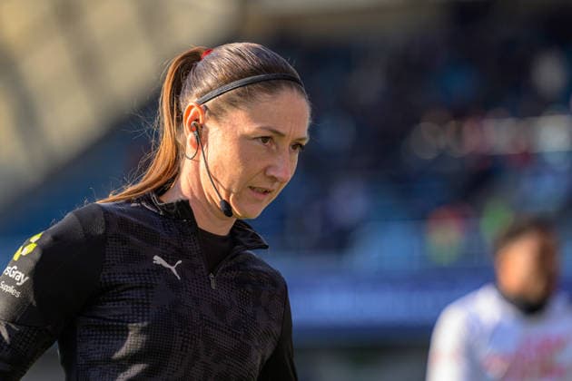 Assistant Referee Sian Massey?Ellis during pre game warm up before the Sky Bet Championship game between Millwall FC vs Ipswich Town at The Den in London , England . (Photo by Keeran Marquis Sports Press Photo SPP) Copyright: xKeeranxMarquis SPPx Sportspressphoto_SPR76842