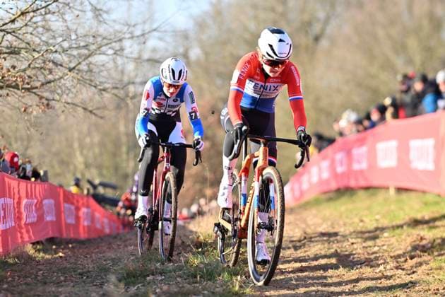 UCI Cyclocross World Cup 2025-2026 Gavere GAVERE, BELGIUM - DECEMBER 26 : Pieterse Puck (NED) of Fenix-Deceuninck, Bentveld Leonie (NED) of Pauwels Sauzen-Altez Industriebouw Cycling Team during the 7th leg of the Gavere UCI Cyclocross World Cup 2025-2026 a cyclocross race for Women Elite on December 26, 2025 in Gavere, Belgium, 26 12 2025 ( Gavere Belgium  Copyright: xBcex