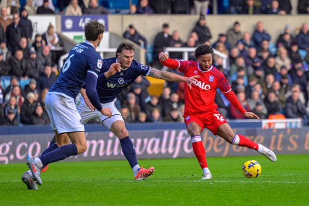 Jens Cajuste (12 Ipswich Town) shoots at goal during the Sky Bet Championship game between Millwall FC vs Ipswich Town at The Den in London , England . (Photo by Keeran Marquis Sports Press Photo SPP) Copyright: xKeeranxMarquis SPPx Sportspressphoto_SPR76860