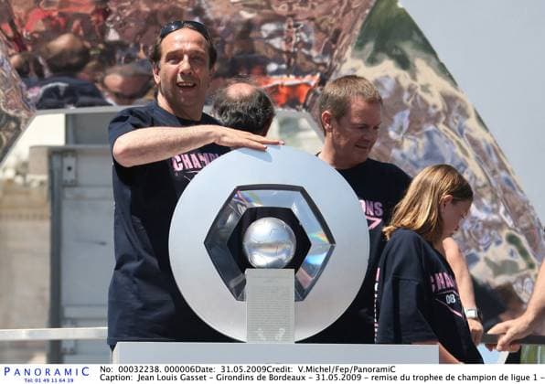 remise du trophee de champion de ligue 1 Jean Louis Gasset - Girondins de Bordeaux - 31.05.2009 - remise du trophee de champion de ligue 1 - L1 - foot football - largeur attitude joie coupe BORDEAUX  Copyright: xV.Michel Fep Psnewzx