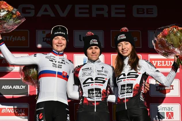 UCI Cyclocross World Cup 2025-2026 Gavere GAVERE, BELGIUM - DECEMBER 26 : Chladonová Viktória (SVK) of Team Visma Lease A Bike, Gery Célia (FRA) of As Bike Racing France Literie, Muller Amandine (FRA) of As Bike Racing France Literie pictured during the podium ceremony of the 7th leg of the Gavere UCI Cyclocross World Cup 2025-2026 a cyclocross race for Women Elite on December 26, 2025 in Gavere, Belgium, 26 12 2025 ( Gavere Belgium  Copyright: xBcex
