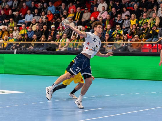 Nils Fuhrmann (1. VFL Potsdam, 27) beim Siebenmeter VfL Eintracht Hagen vs. 1. VfL Potsdam, Handball, 2. Bundesliga, 17. Spieltag, Saison 2025 2026, 26.12.2025 VfL Eintracht Hagen vs. 1. VfL Potsdam, Handball, 2. Bundesliga, 17. Spieltag, Saison 2025 2026, 26.12.2025 Hagen Copyright: xEibner-Pressefoto DamianxKruczynx EP_DKI