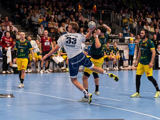 Tim Niclas Schroeder (1. VFL Potsdam, 33) beim Torwurf VfL Eintracht Hagen vs. 1. VfL Potsdam, Handball, 2. Bundesliga, 17. Spieltag, Saison 2025 2026, 26.12.2025 VfL Eintracht Hagen vs. 1. VfL Potsdam, Handball, 2. Bundesliga, 17. Spieltag, Saison 2025 2026, 26.12.2025 Hagen Copyright: xEibner-Pressefoto DamianxKruczynx EP_DKI