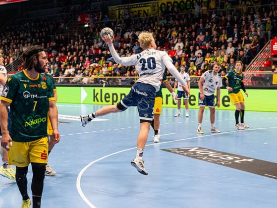 Tim Hildenbrand (1. VFL Potsdam, 20) beim Torwurf VfL Eintracht Hagen vs. 1. VfL Potsdam, Handball, 2. Bundesliga, 17. Spieltag, Saison 2025 2026, 26.12.2025 VfL Eintracht Hagen vs. 1. VfL Potsdam, Handball, 2. Bundesliga, 17. Spieltag, Saison 2025 2026, 26.12.2025 Hagen Copyright: xEibner-Pressefoto DamianxKruczynx EP_DKI
