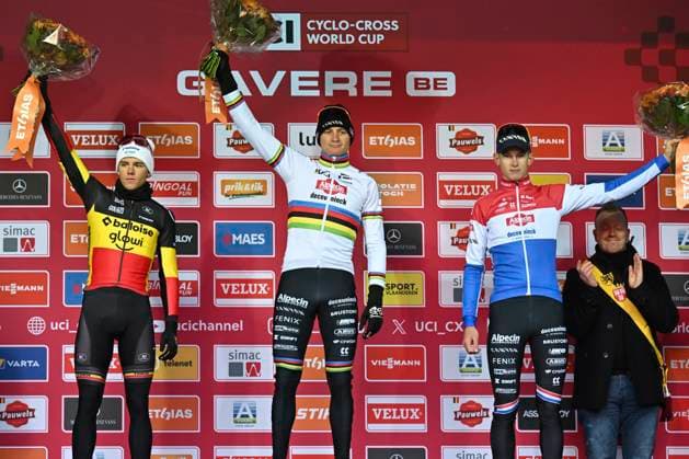 UCI Cyclocross World Cup 2025-2026 Gavere GAVERE, BELGIUM - DECEMBER 26 : Nys Thibau (BEL) of Baloise Glowi Lions, Van Der Poel Mathieu (NED) of Alpecin-Deceuninck and Del Grosso Tibor (NED) of Alpecin-Deceuninck pictured during the podium ceremony of the 7th leg of the Gavere UCI Cyclocross World Cup 2025-2026 a cyclocross race for Men Elite on December 26, 2025 in Gavere, Belgium, 26 12 2025 ( Gavere Belgium  Copyright: xBcex
