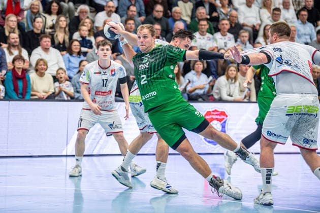 2. Handball Bundesliga; TV Hüttenberg - Eulen Ludwigshafen, 26.12.25 Frederic Stüber (Eulen Ludwigshafen, 2), Phil Spandau (TV Hüttenberg, 17), Moritz Zörb (TV Hüttenberg, 14) 2. Handball Bundesliga; TV Hüttenberg - Eulen Ludwigshafen: Hüttenberg, 26.12.25 Copyright: xBEAUTIFULxSPORTS Roeczeyx